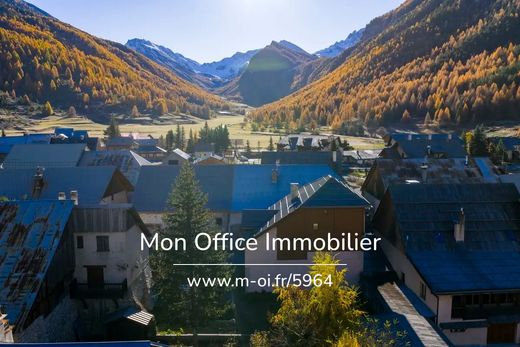 Luxury home in Ceillac, Hautes-Alpes