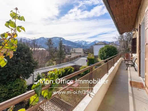 Luxury home in Embrun, Hautes-Alpes