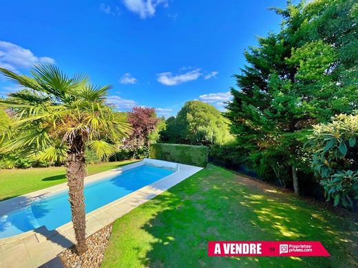 Luxury home in Latresne, Gironde