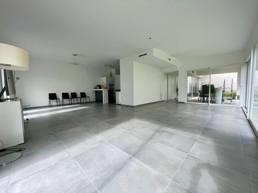 Apartment in Pessac, Gironde