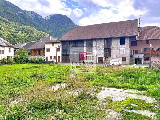 Rural or Farmhouse in Marlens, Haute-Savoie