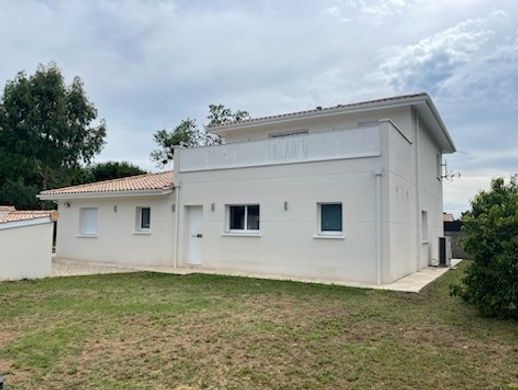 Luxury home in Saint-Loubès, Gironde