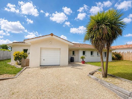 Luxury home in Salles, Gironde