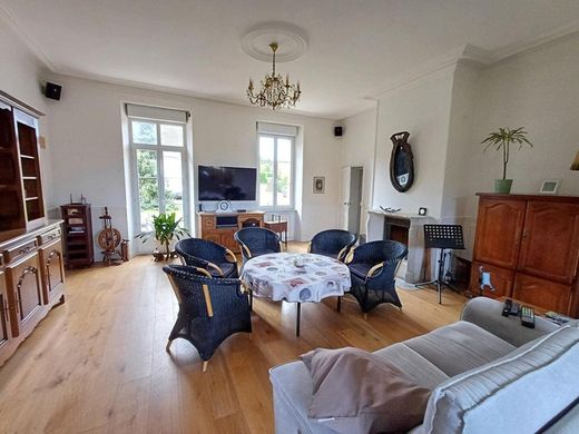 Luxe woning in Roye, Somme