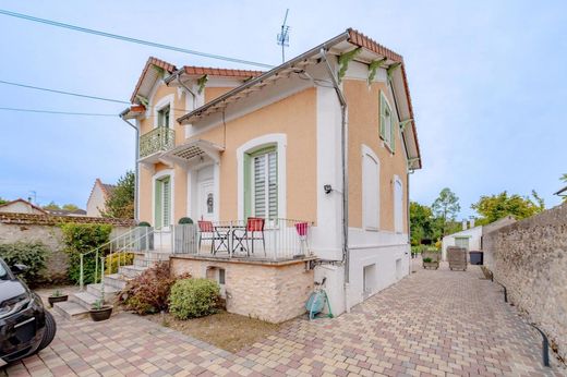 Casa di lusso a Montereau-Fault-Yonne, Seine-et-Marne