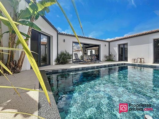 Luxury home in Dompierre-sur-Mer, Charente-Maritime