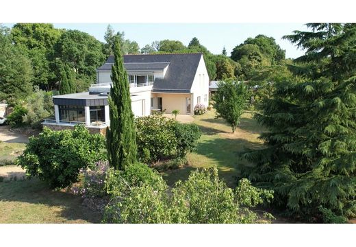 Luxury home in La Chapelle-Saint-Laud, Maine-et-Loire