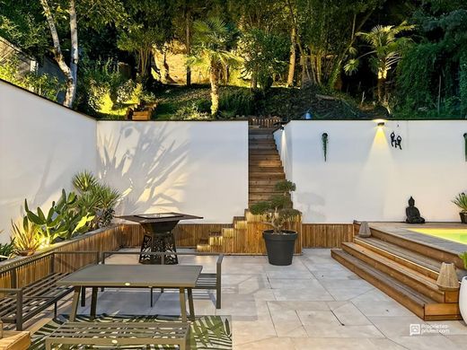 Luxury home in Cambes, Gironde