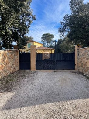 Villa in Saint-Maximin-la-Sainte-Baume, Var