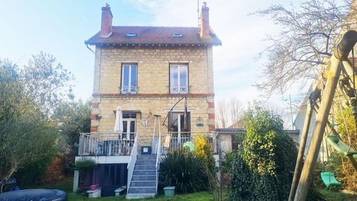 Luxury home in Saint-Ouen-l'Aumône, Val d'Oise