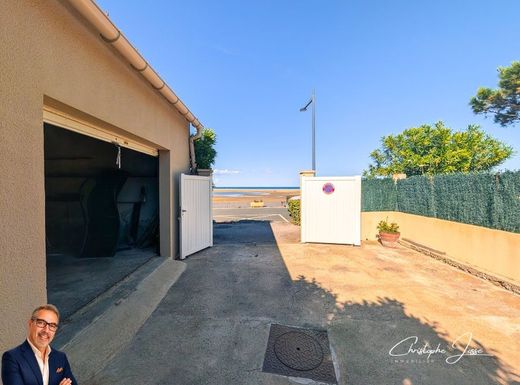 Luxury home in Leucate, Aude