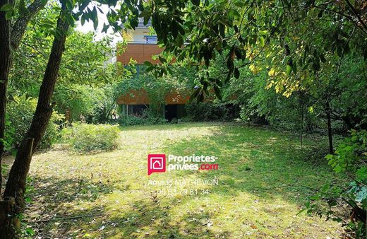 Luxury home in Neuilly-Plaisance, Seine-Saint-Denis