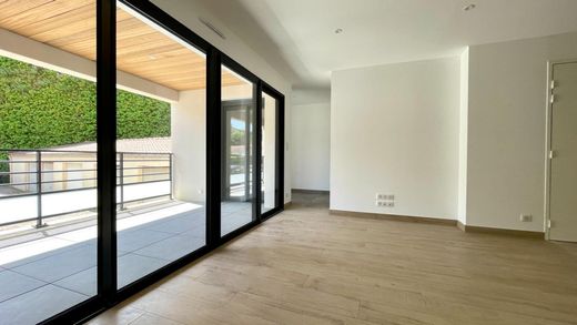 Apartment / Etagenwohnung in Pornic, Loire-Atlantique