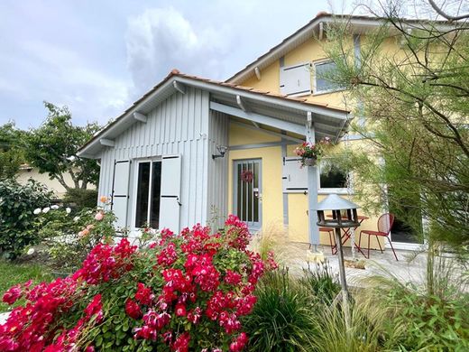 Luxury home in Cestas, Gironde