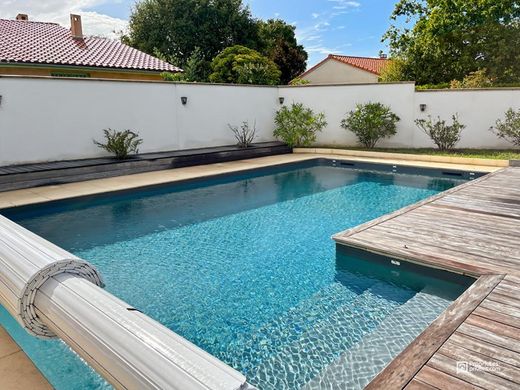 Luxury home in Saint-Médard-en-Jalles, Gironde