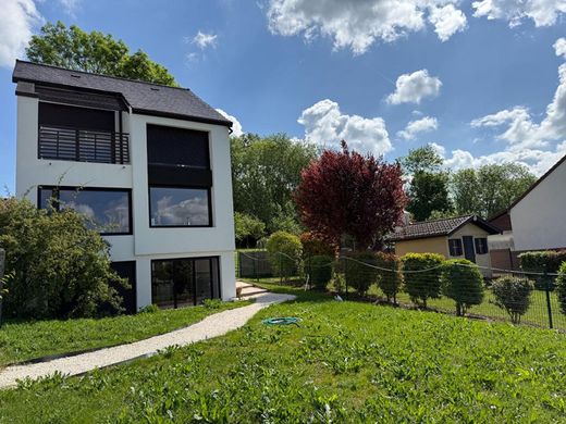 Luxury home in Villiers-Saint-Fréderic, Yvelines