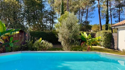 Villa in Lège-Cap-Ferret, Gironde