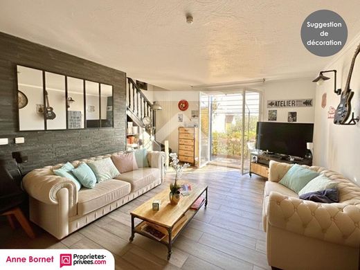 Grasse, Alpes-Maritimesの高級住宅