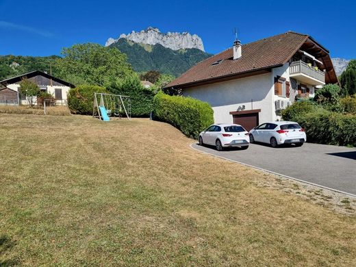 Luxus-Haus in Menthon-Saint-Bernard, Haute-Savoie