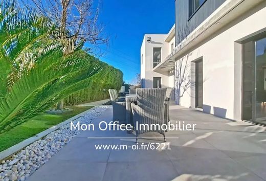 Villa in Gardanne, Bouches-du-Rhône