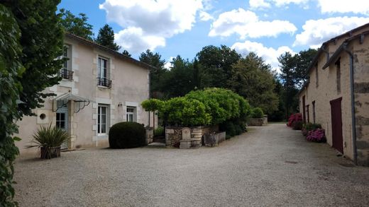 Luxe woning in Fontaine-le-Comte, Vienne
