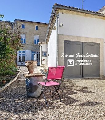 Luxury home in Saint-Médard-de-Guizières, Gironde