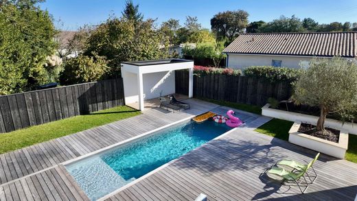 Luxury home in Le Taillan-Médoc, Gironde