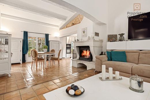 Luxury home in Saint-Paul-en-Forêt, Var