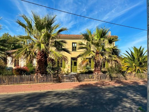 Luxury home in Braud-et-Saint-Louis, Gironde