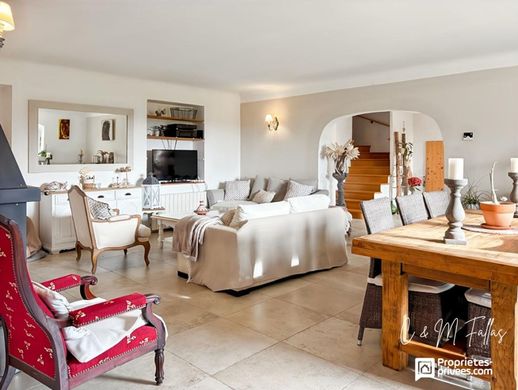 Luxury home in Camaret-sur-Aigues, Vaucluse