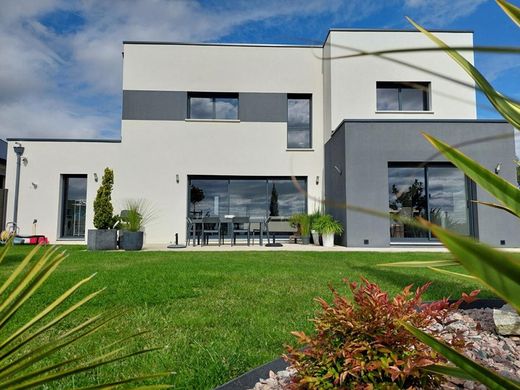 Luxury home in Yvetot, Seine-Maritime