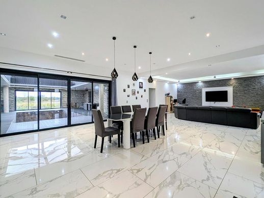 Luxury home in Mondavezan, Upper Garonne