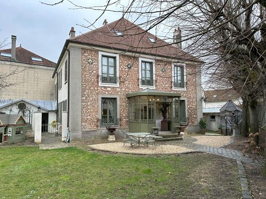 Luxe woning in Brie-Comte-Robert, Seine-et-Marne