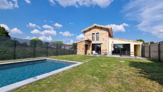 Luxury home in Sainte-Hélène, Gironde
