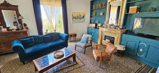 Lüks ev Callas, Var