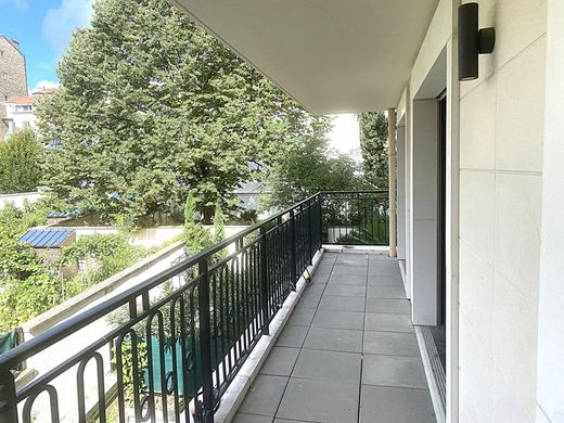 Apartment in Puteaux, Hauts-de-Seine