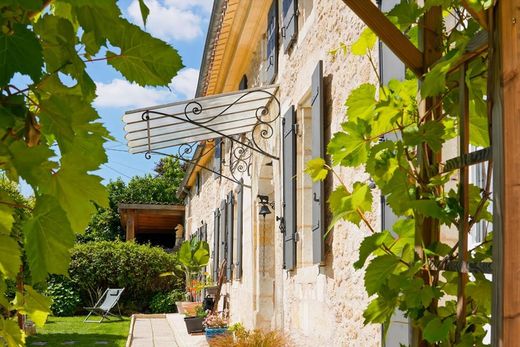 Luxury home in Galgon, Gironde