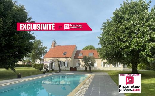 Rural or Farmhouse in Châteauneuf-sur-Loire, Loiret