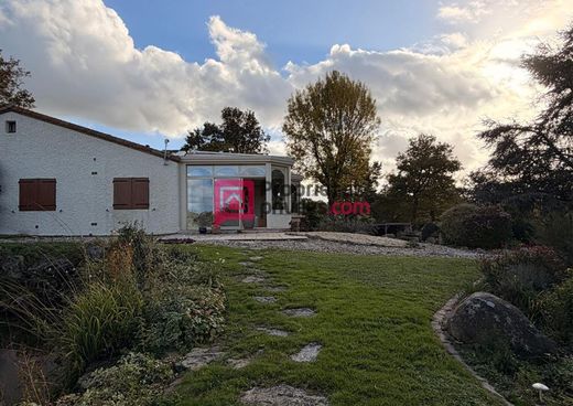 Luxury home in Saint-Pierre-des-Échaubrognes, Deux-Sèvres