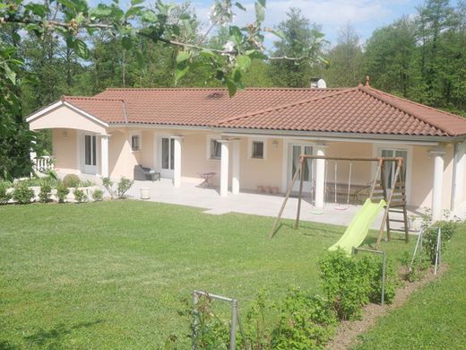 Luxury home in Chassagny, Rhône