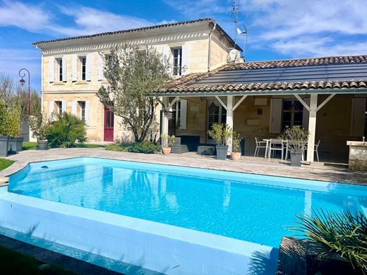 Luxury home in Savignac-de-l'Isle, Gironde