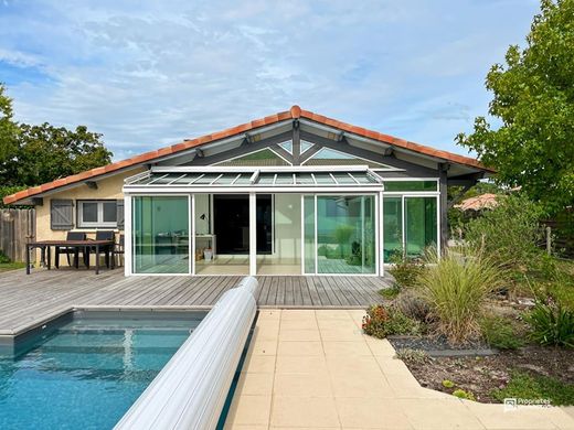 Luxury home in Saint-Médard-en-Jalles, Gironde