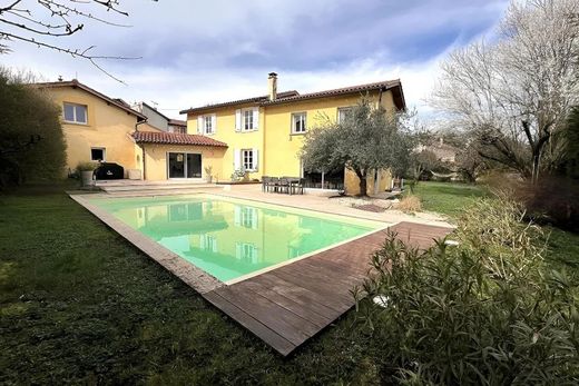 Luxury home in Les Olmes, Rhône