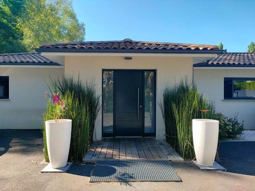 Luxury home in Montussan, Gironde