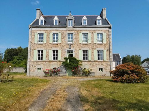 Maison de luxe à Maël-Carhaix, Côtes-d'Armor