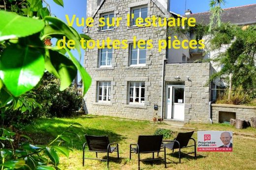 Tréguier, Côtes-d'Armorの高級住宅