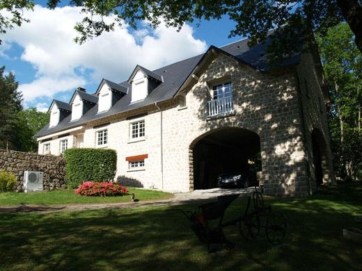 Luxe woning in Sarran, Corrèze