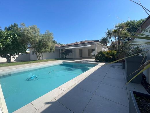Luxury home in Pessac, Gironde