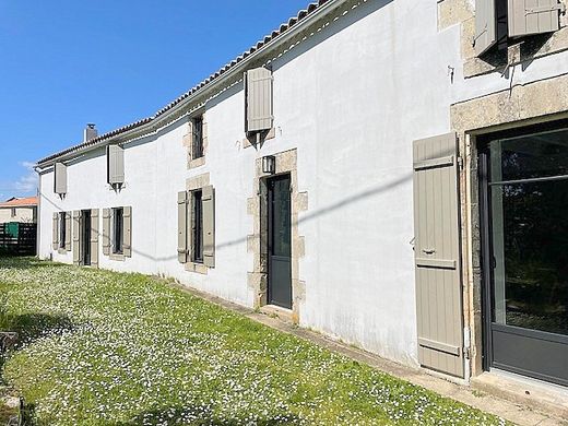 전원/농가 / Ferrières, Charente-Maritime