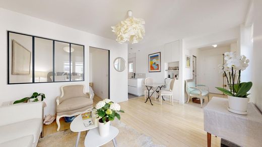 Apartment in Chatelet les Halles, Louvre-Tuileries, Palais Royal, Paris